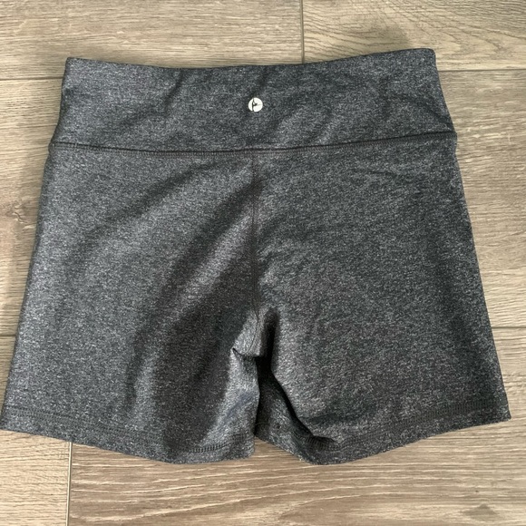 Workout shorts - Picture 2 of 4